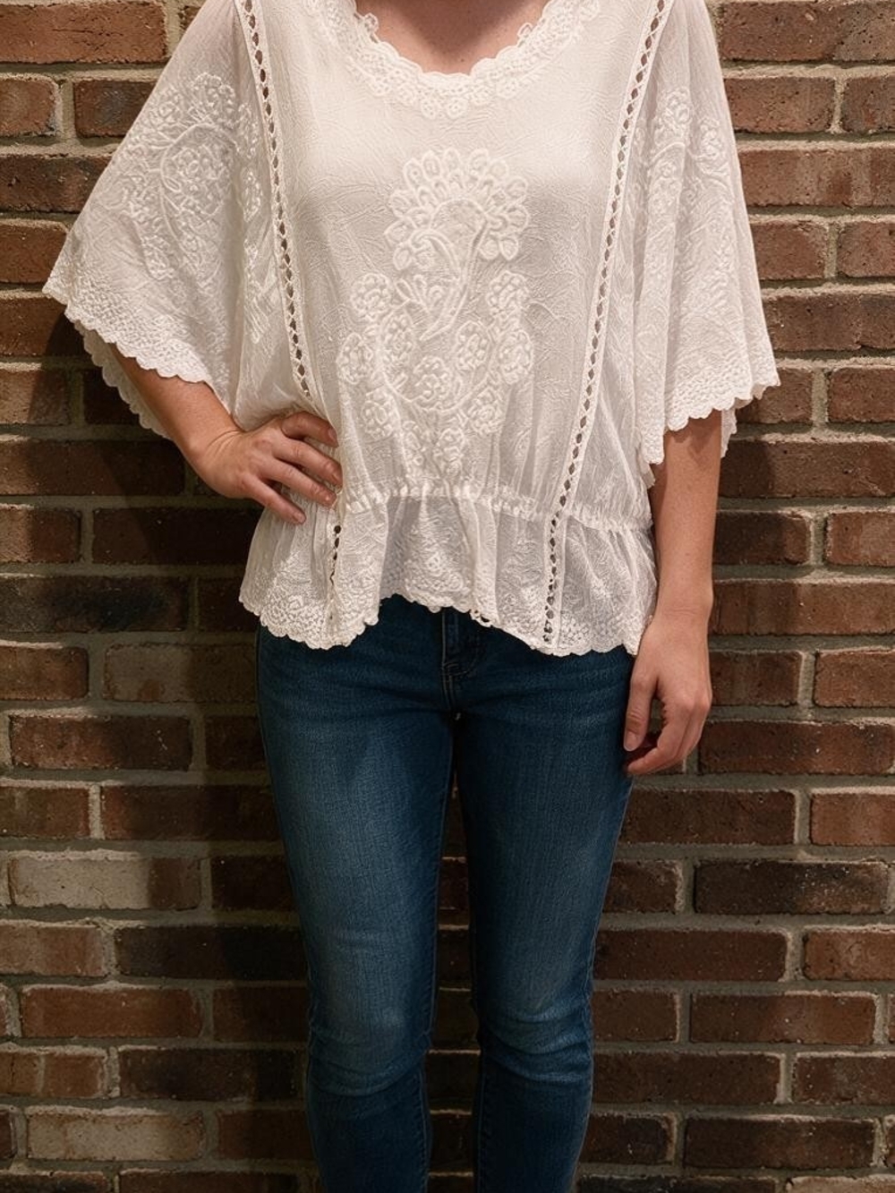 Umgee White Embroidered Peplum Top Size Medium NWT